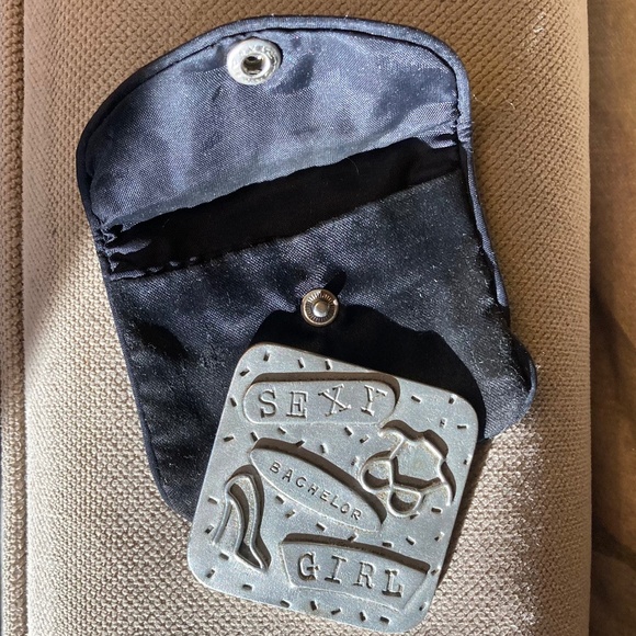 Travel Mirror Bachelorette 'Single Lady' Graphics Pewter Black Satin Pouch Fun - Picture 1 of 10